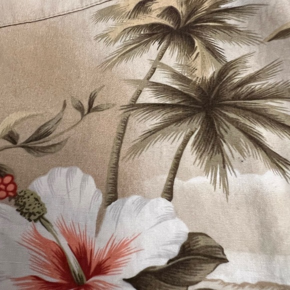 Royal Pacific Trading Co men’s Hawaiian button down shirt size L hibiscus palms - Picture 6 of 9